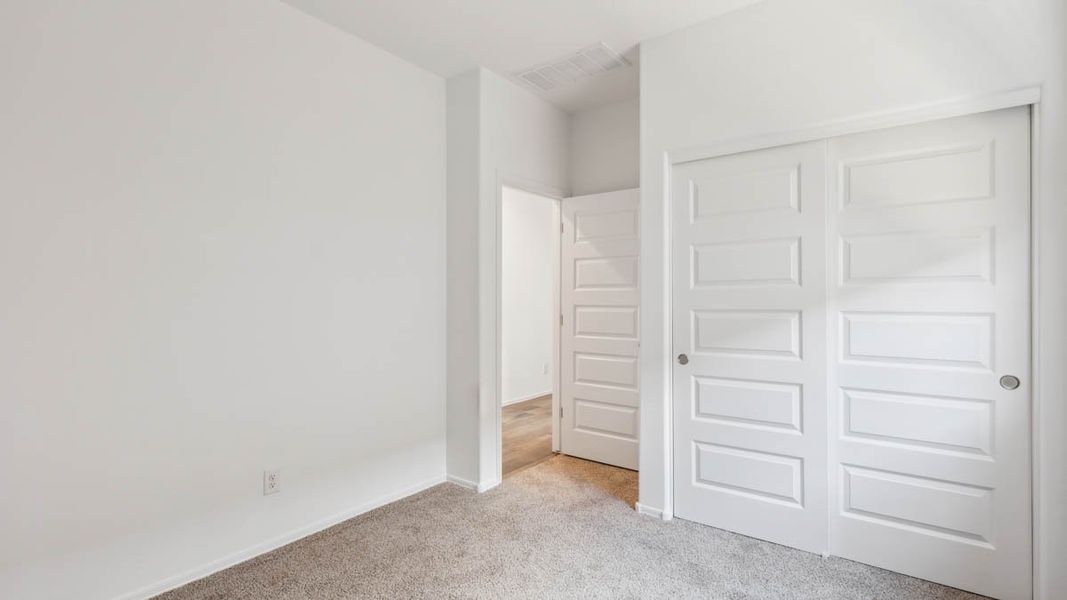 Representative unfurnished interior of a home built from the Puffin by D.R. Horton in Moonlight, Maricopa (Image 25).