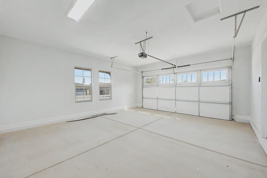 Spacious, unfurnished interior of a new home in Bellero Estates, Queen Creek (Image 44).