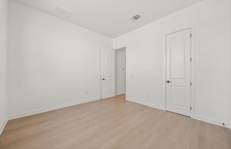 Spacious, unfurnished interior of a new home in 6 Creeks, Kyle (Image 20).