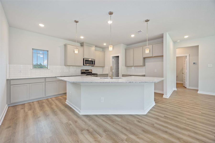 Heart of the home featuring soft neutral finishes and timeless design—perfect for any style. Heart of the home featuring soft neutral finishes and timeless design—perfect for any style.