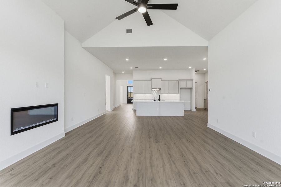 Spacious, unfurnished interior of a new home in Sienna Lakes, San Antonio (Image 21).