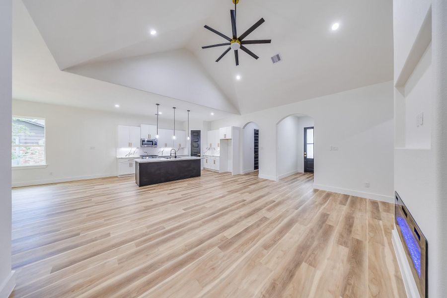 Spacious living room with abundant natural light, open layout, and comfortable design, perfect for family gatherings and entertaining. Spacious living room with abundant natural light, open layout, and comfortable design, perfect for family gatherings and entertaining.