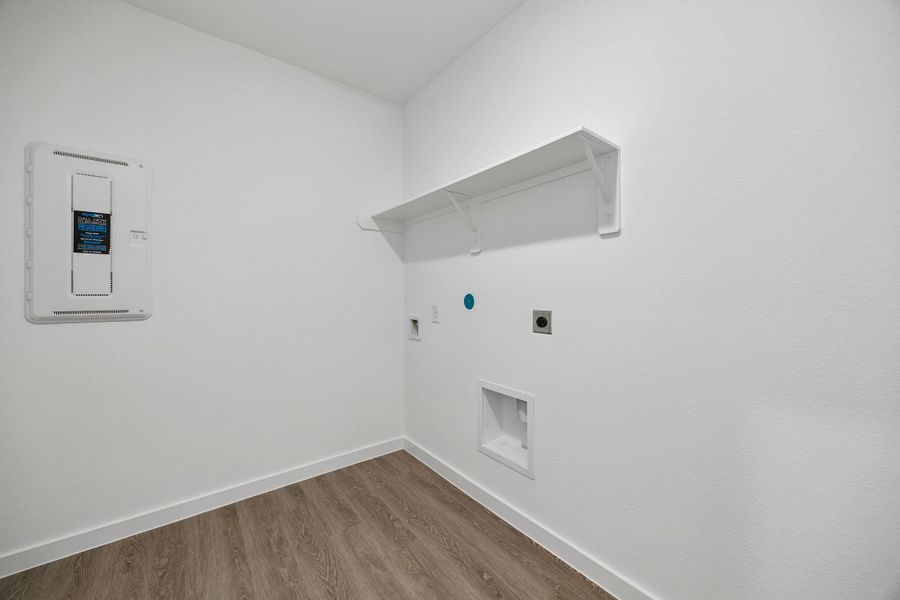 Spacious, unfurnished interior of a new home in Ellerden, Tomball (Image 25).