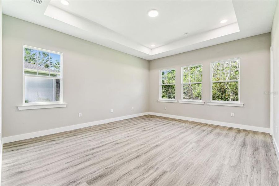 Spacious, unfurnished interior of a new home in Southern Hills Plantation, Brooksville (Image 44).