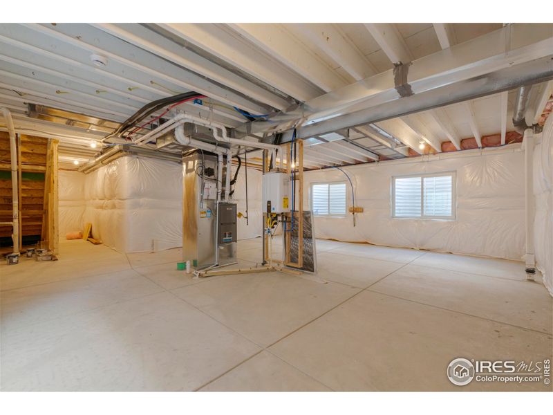 Spacious, unfurnished interior of a new home in Bloom, Fort Collins (Image 18).