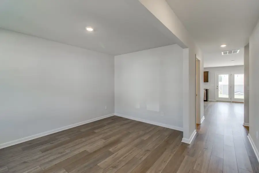 Spacious, unfurnished interior of a new home in Bluefield, Lexington (Image 13).