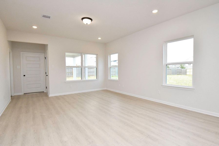 Spacious, unfurnished interior of a new home in Fulshear Lakes, Fulshear (Image 29).