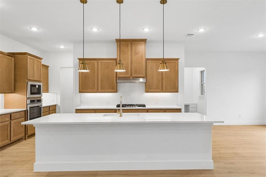 Furnished interior view inside a new home in Ellis Ranch Estates, Waxahachie (Image 6).