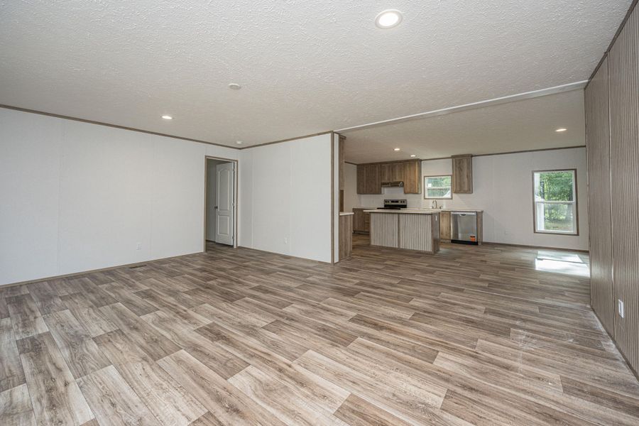 Spacious, unfurnished interior of a new home in , Walterboro (Image 50).