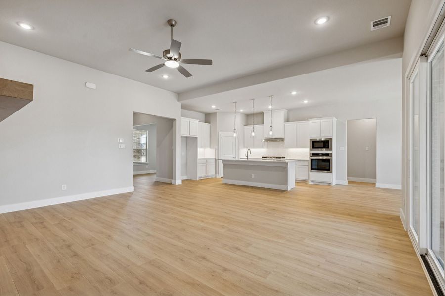 Representative unfurnished interior of a home built from the Halsted by Centre Living Homes in Ellis Ranch Estates, Waxahachie (Image 15).