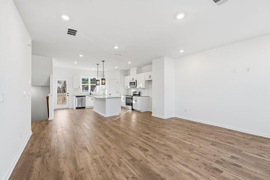 Spacious, unfurnished interior of a new home in Somerset at Veterans Memorial, Mableton (Image 40). Spacious, unfurnished interior of a new home in Somerset at Veterans Memorial, Mableton (Image 40).