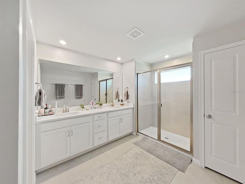 Furnished interior view inside a new home in , Lutz (Image 19).