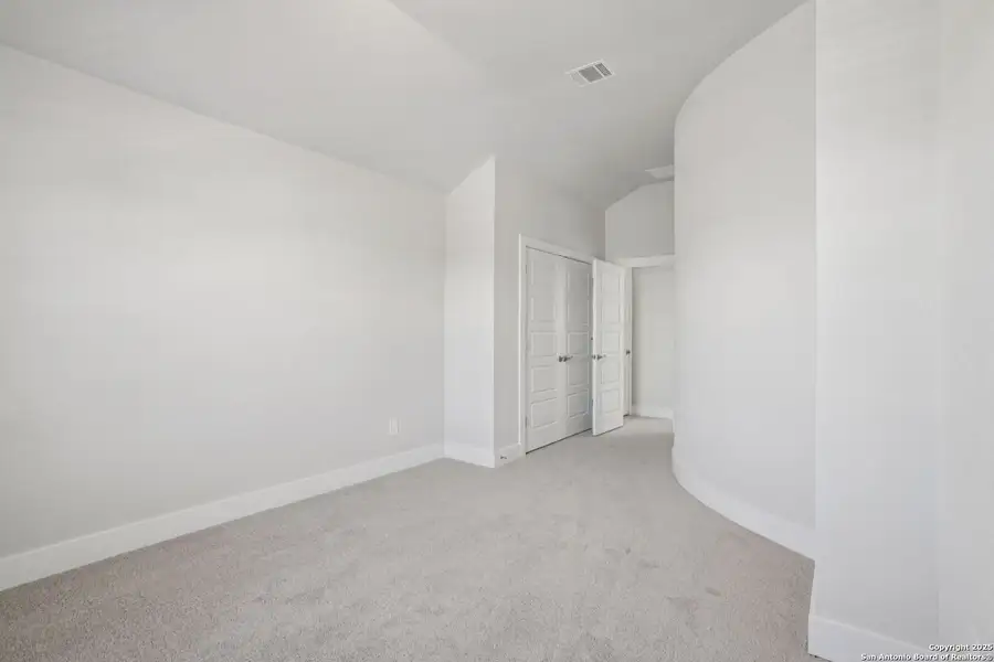 Spacious, unfurnished interior of a new home in Carmel Ranch, Schertz (Image 18).
