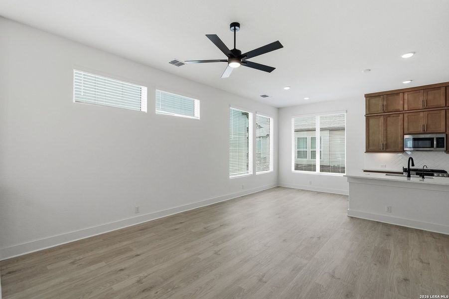 Spacious, unfurnished interior of a new home in Centero at Stone Oak, San Antonio (Image 30).