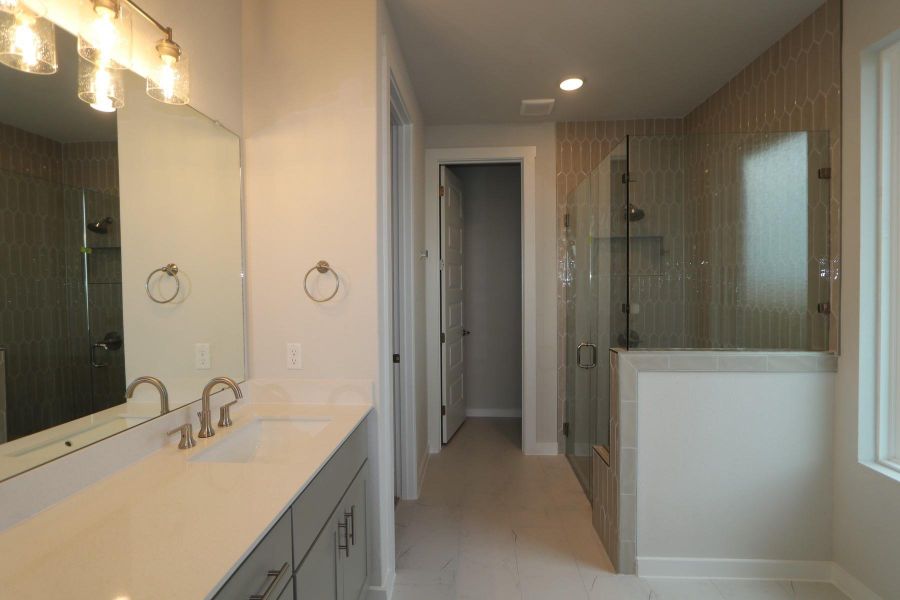 Image 34 of a home in Flora.