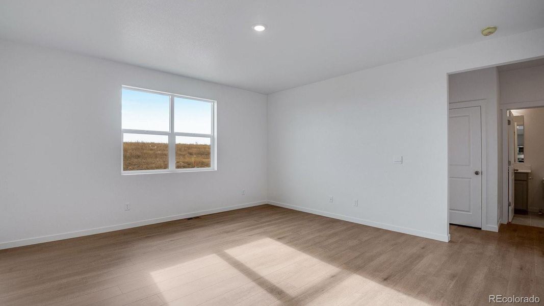 Spacious, unfurnished interior of a new home in Settlers Crossing, Commerce City (Image 43).