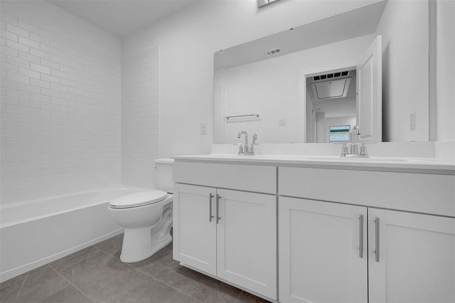 Furnished interior view inside a new home in Heritage Ranch, Sherman (Image 28).