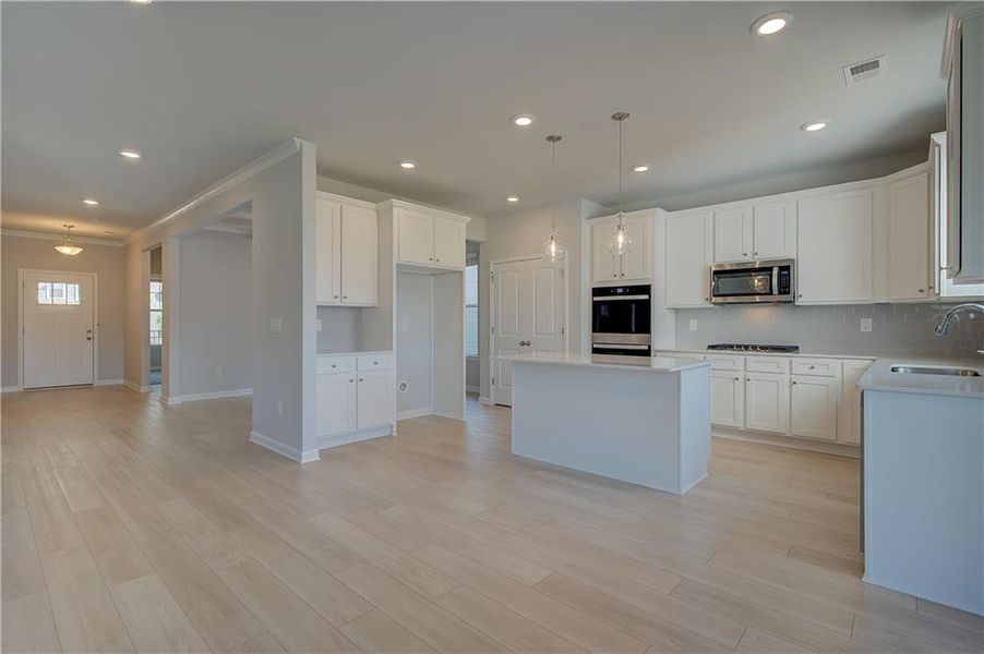 Spacious, unfurnished interior of a new home in Cooper Park, McDonough (Image 7).