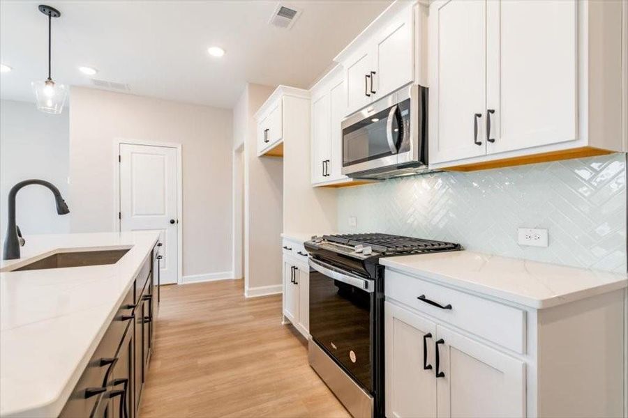 Furnished interior view inside a new home in Cherokee Township, Acworth (Image 6).