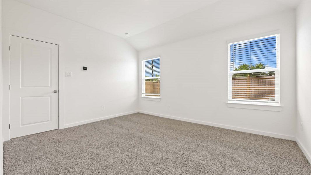 Spacious, unfurnished interior of a new home in Holly Ridge, Rosenberg (Image 26).