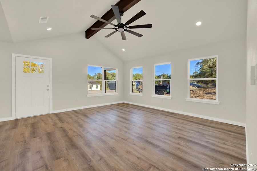 Spacious, unfurnished interior of a new home in , Canyon Lake (Image 32).