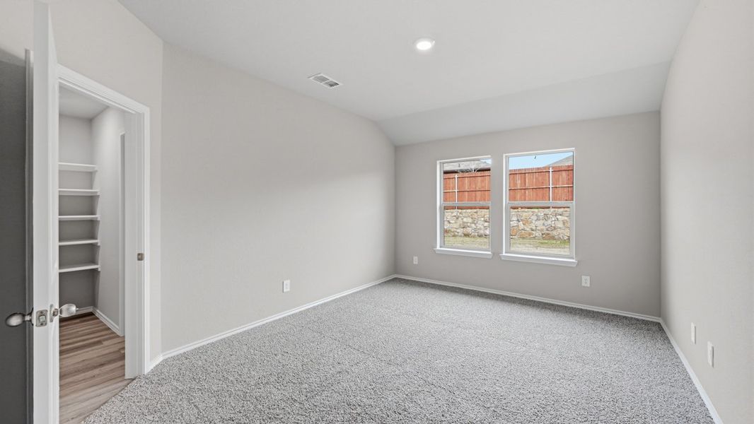Spacious, unfurnished interior of a new home in Hickory Grove, Krum (Image 23).
