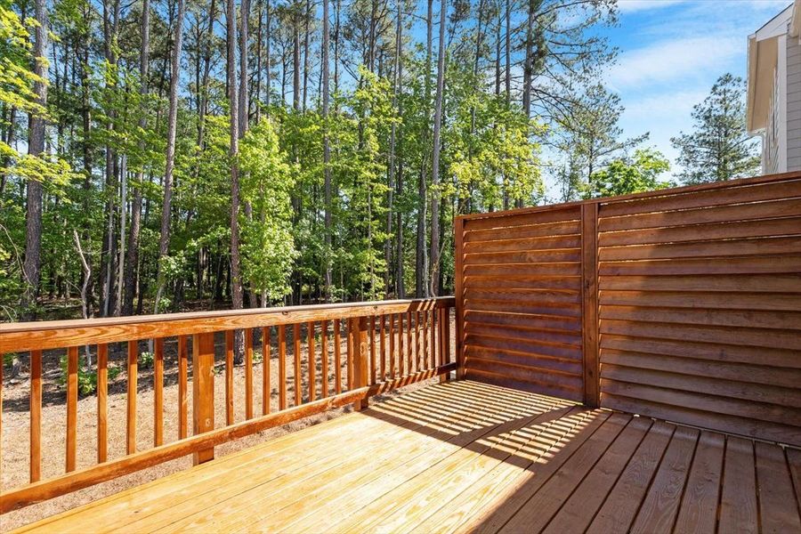 Deck with privacy screen Deck with privacy screen