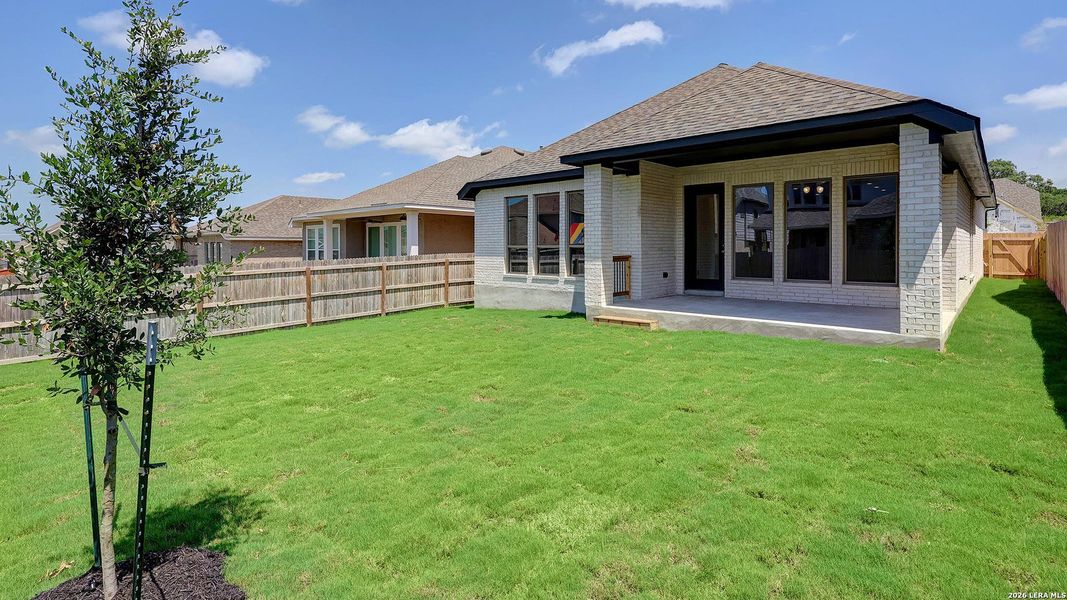 Exterior details and patio area of a home in Ladera, San Antonio (Image 4).