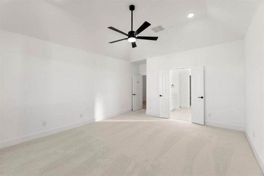 Spacious, unfurnished interior of a new home in Edgewood Creek, Celina (Image 29).