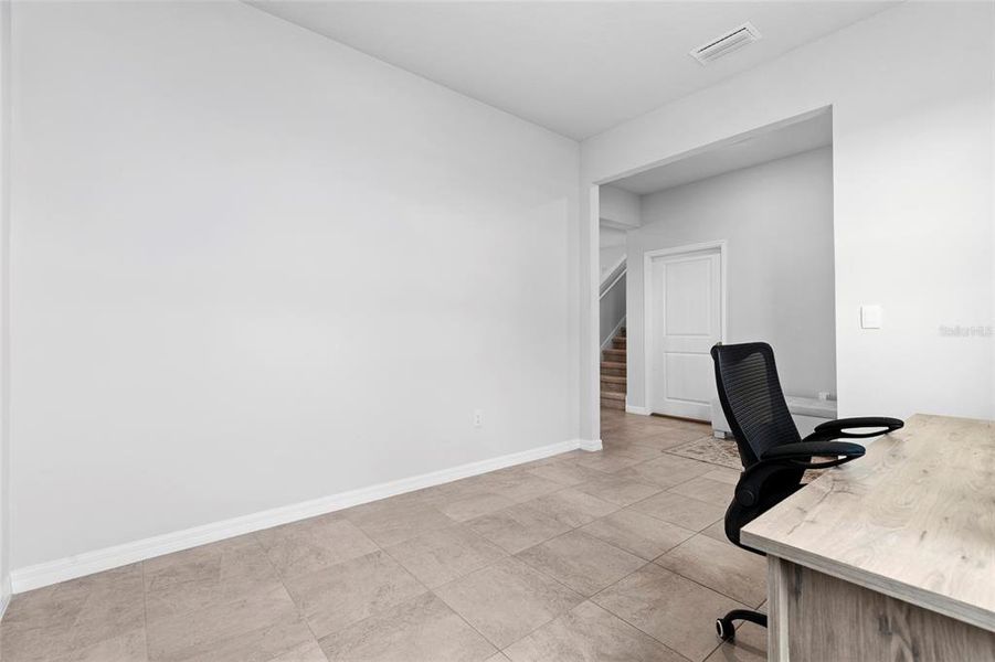 Spacious, unfurnished interior of a new home in Silverstone North, Palmetto (Image 24). Spacious, unfurnished interior of a new home in Silverstone North, Palmetto (Image 24).