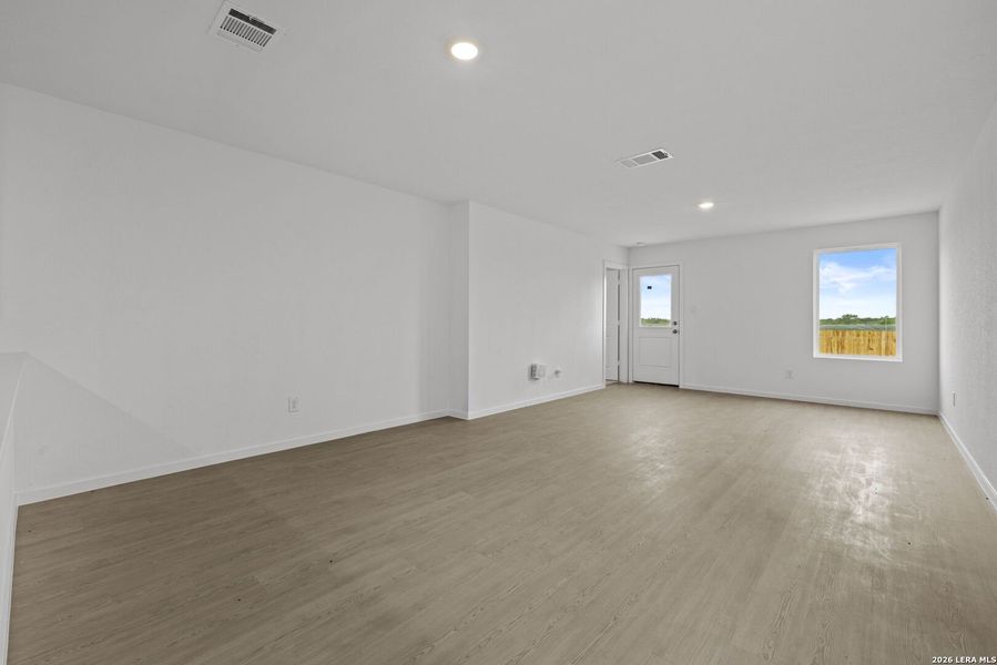 Spacious, unfurnished interior of a new home in Spring Grove, St. Hedwig (Image 21).