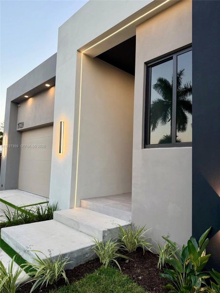 Exterior details and patio area of a home in , Fort Lauderdale (Image 37).