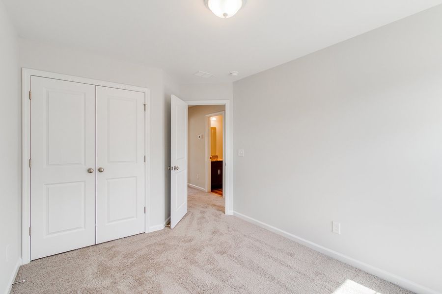 Spacious, unfurnished interior of a new home in Astoria, Columbia (Image 27).