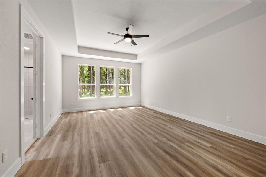Spacious, unfurnished interior of a new home in Deer Pines, Conroe (Image 21).