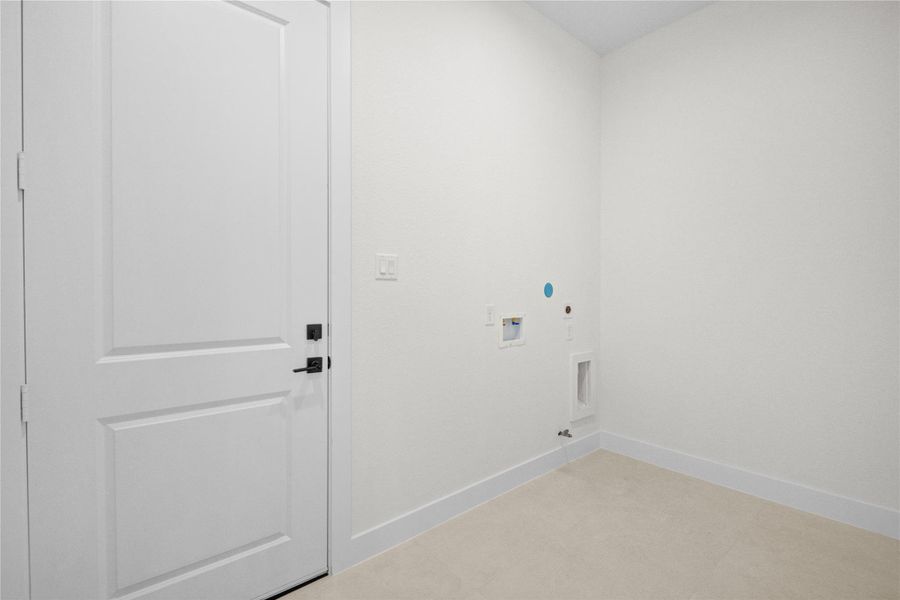 Spacious, unfurnished interior of a new home in , Houston (Image 36).