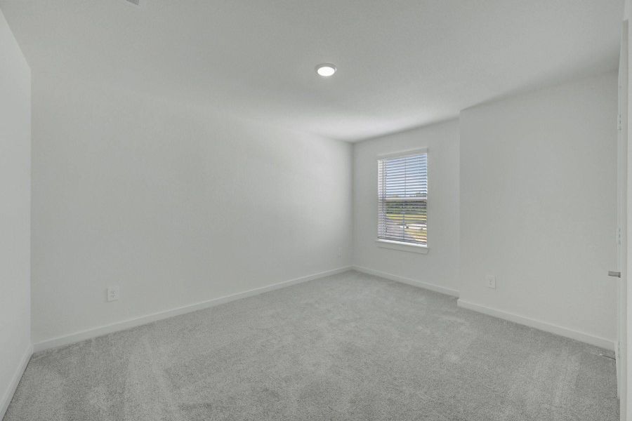 Spacious, unfurnished interior of a new home in Lone Star Landing, Montgomery (Image 27).
