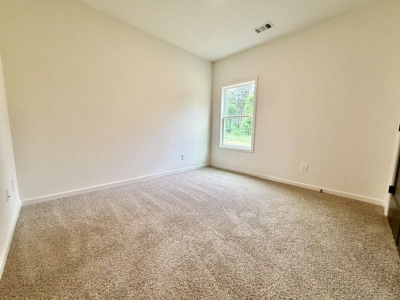 Spacious, unfurnished interior of a new home in Oakview, Pine Mountain (Image 16).