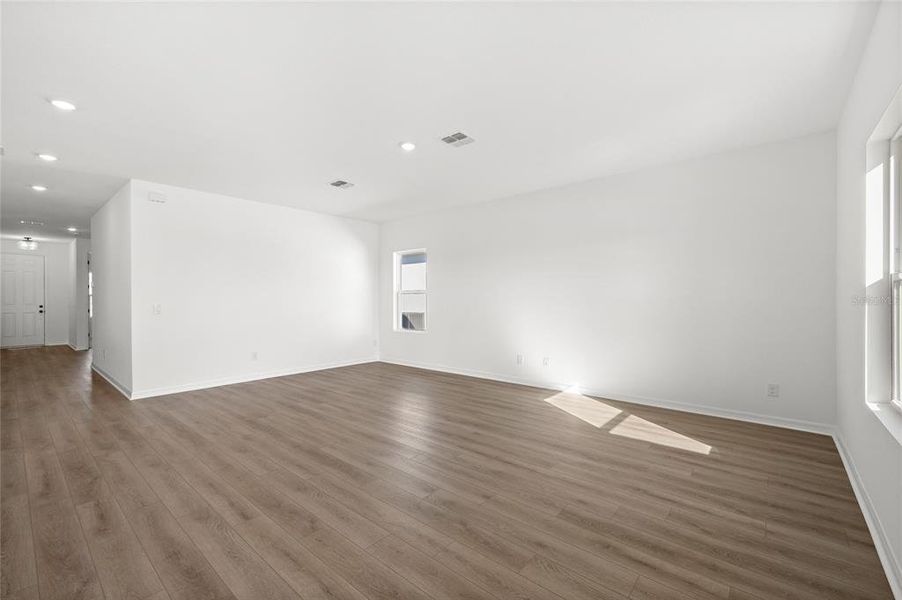 Spacious, unfurnished interior of a new home in , Kissimmee (Image 16).