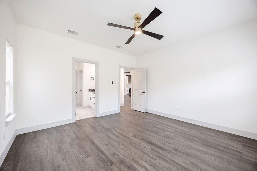 Spacious, unfurnished interior of a new home in , Fort Worth (Image 25).