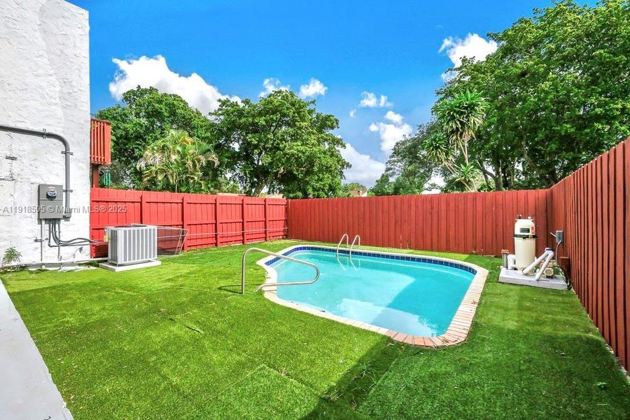 Exterior details and patio area of a home in , Fort Lauderdale (Image 30).