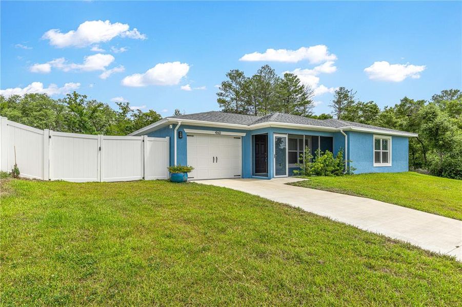 Exterior details and patio area of a home in , Ocala (Image 4).