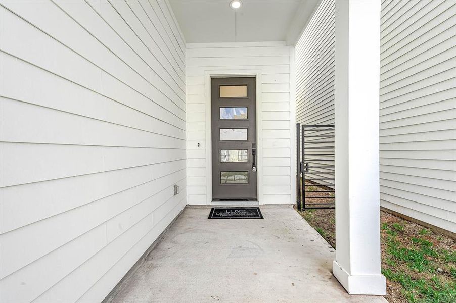 Entry way, plenty of space for some patio furnture.