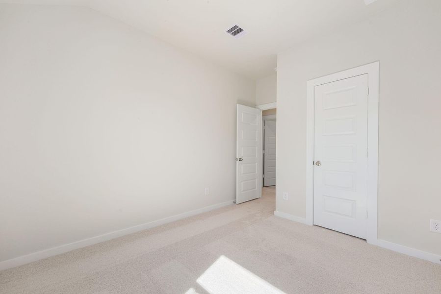 Spacious, unfurnished interior of a new home in Lexington Heights, Willis (Image 32).