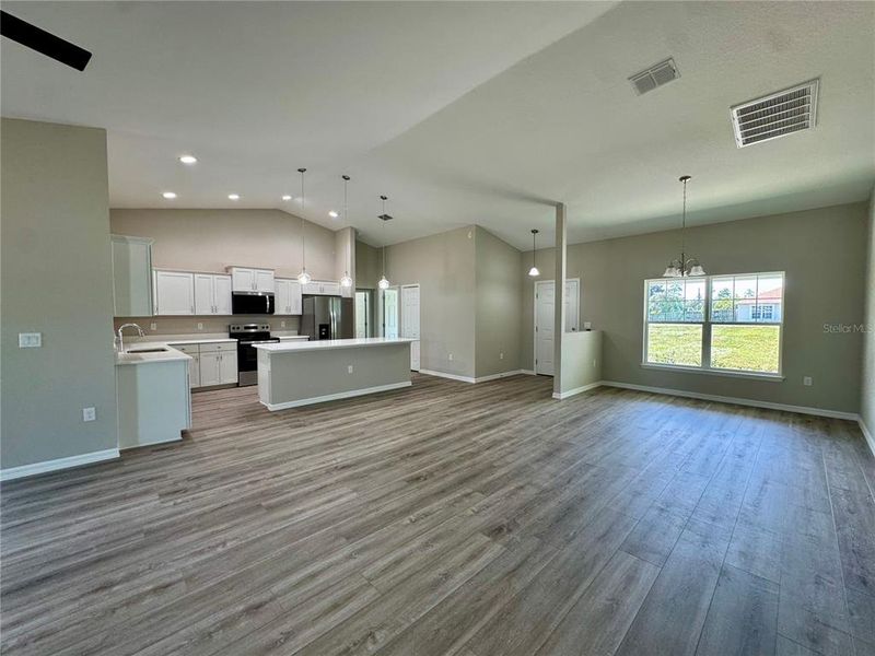 Spacious, unfurnished interior of a new home in , Dunnellon (Image 16).