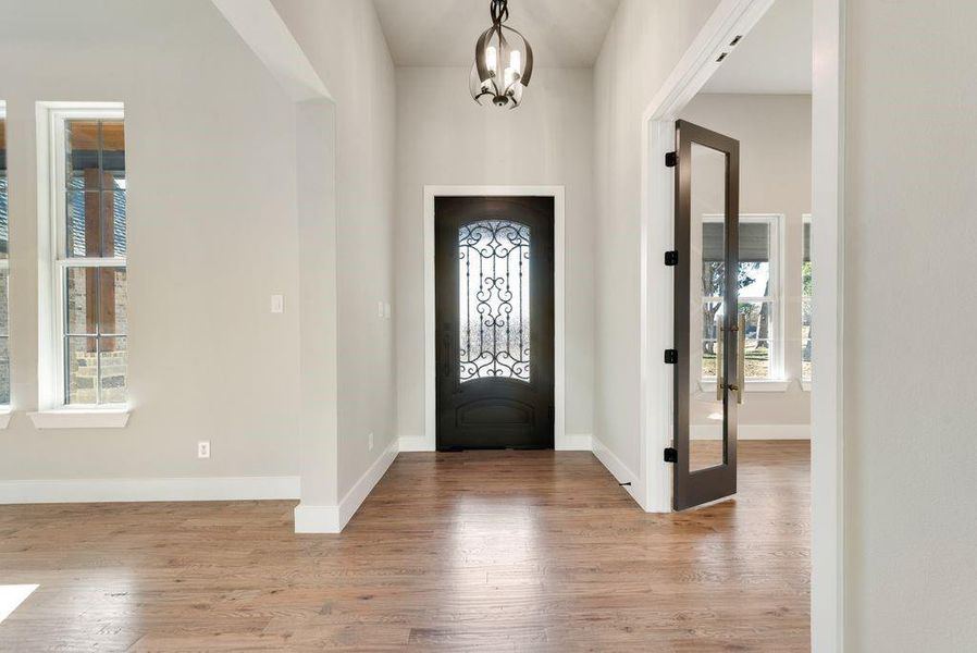 Spacious, unfurnished interior of a new home in , DeSoto (Image 18).
