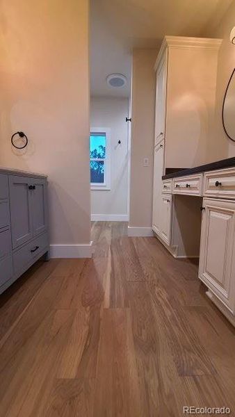 Spacious, unfurnished interior of a new home in , Crestone (Image 26).