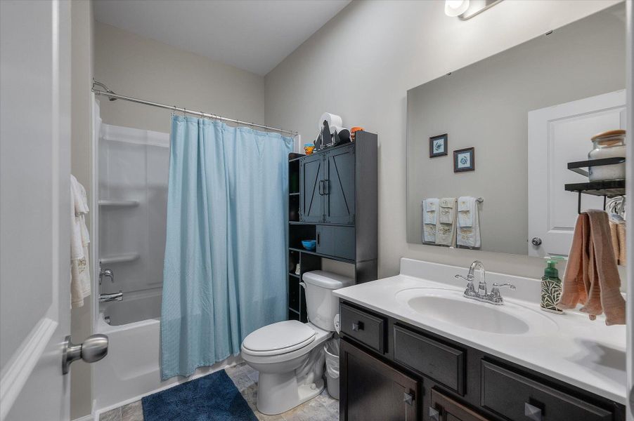 Furnished interior view inside a new home in , Ravenel (Image 29).