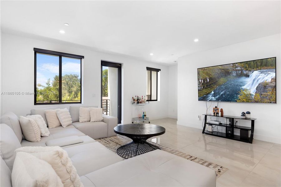 Furnished interior view inside a new home in , Fort Lauderdale (Image 3). Furnished interior view inside a new home in , Fort Lauderdale (Image 3).