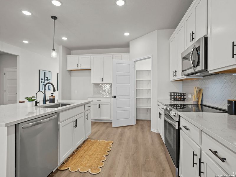 Furnished interior view inside a new home in Hannah Heights, Seguin (Image 12).
