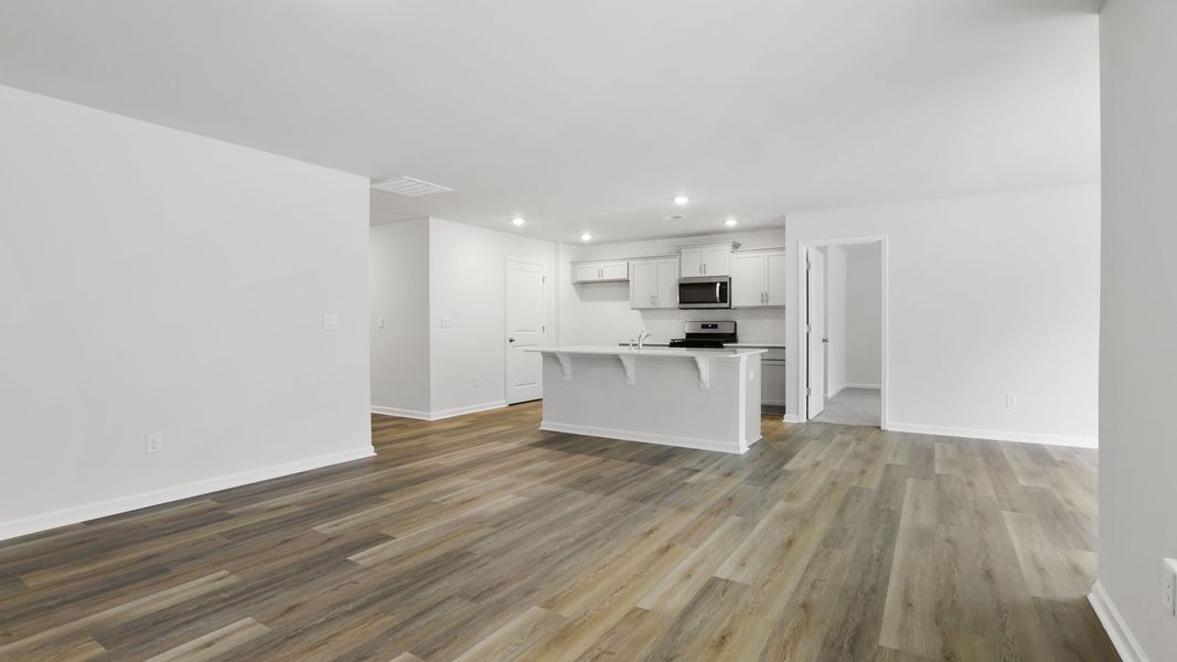 Spacious, unfurnished interior of a new home in Cedar Gap, Fountain Inn (Image 20).